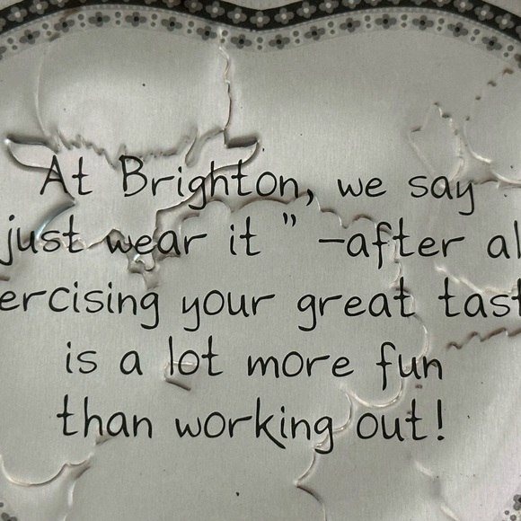 Brighton Heart Floral Tin Box with 3 Silver Heart Pagemarkers/Bookmarks - Picture 11 of 11